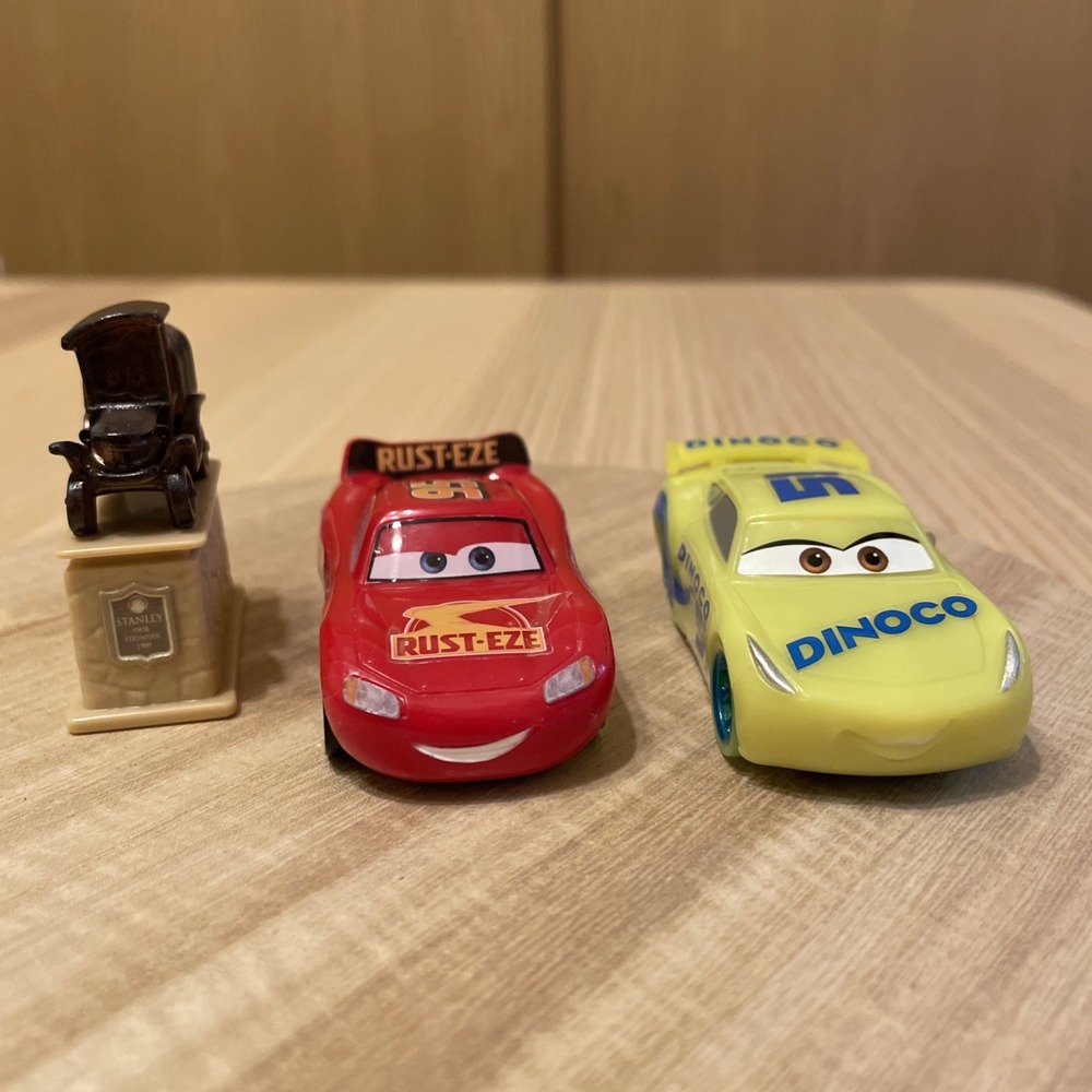 Disney Pixar Cars Cruz Ramirez Dinoco 51 Lightning McQueen NASCAR Stanley Statue